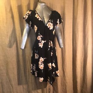 Floral Mock Wrap Dress-Women’s Flutter Sleve